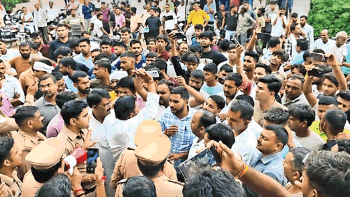 https://www.jagranimages.com/images/newimg/01092025/01_09_2025-aligarh_protest_foji_24031955.jpg