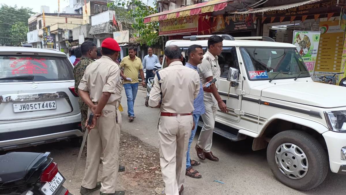https://www.jagranimages.com/images/newimg/01092025/01_09_2025-chaibasa_loot_24031931.jpg