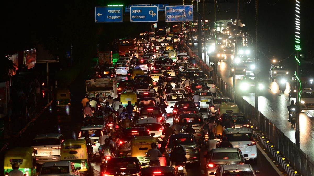 https://www.jagranimages.com/images/newimg/01092025/01_09_2025-delhi_jam_24032638.jpg