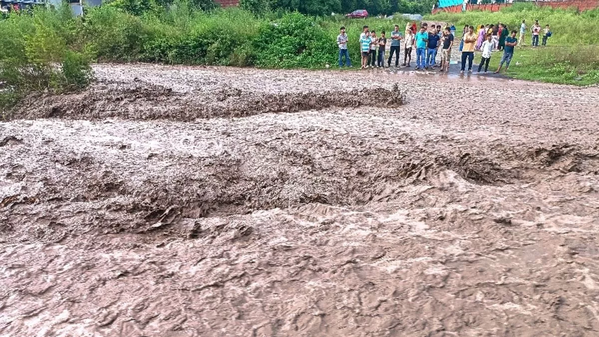 https://www.jagranimages.com/images/newimg/01092025/01_09_2025-doda_flood_24032654.jpg