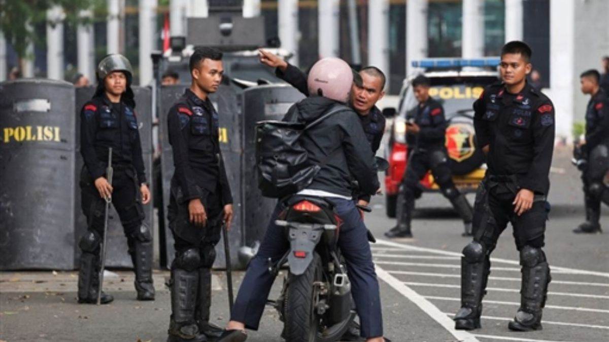 https://www.jagranimages.com/images/newimg/01092025/01_09_2025-indonesia_protest_24031678.jpg