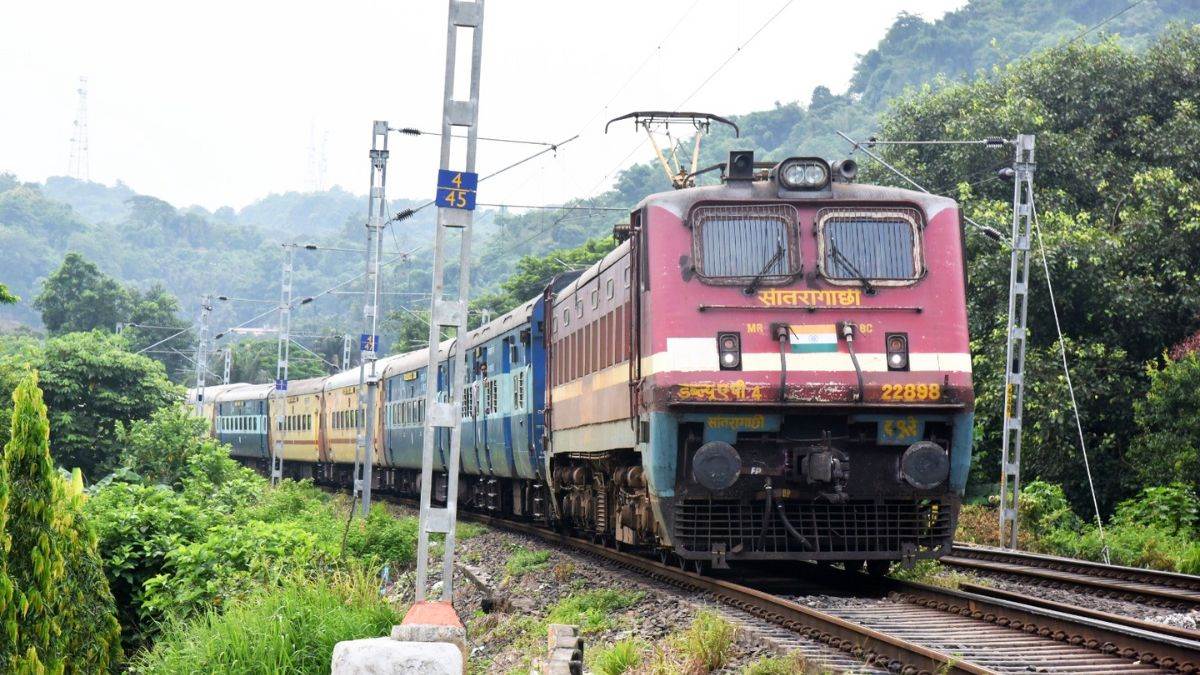 https://www.jagranimages.com/images/newimg/01092025/01_09_2025-katihar_train_news_24032257.jpg