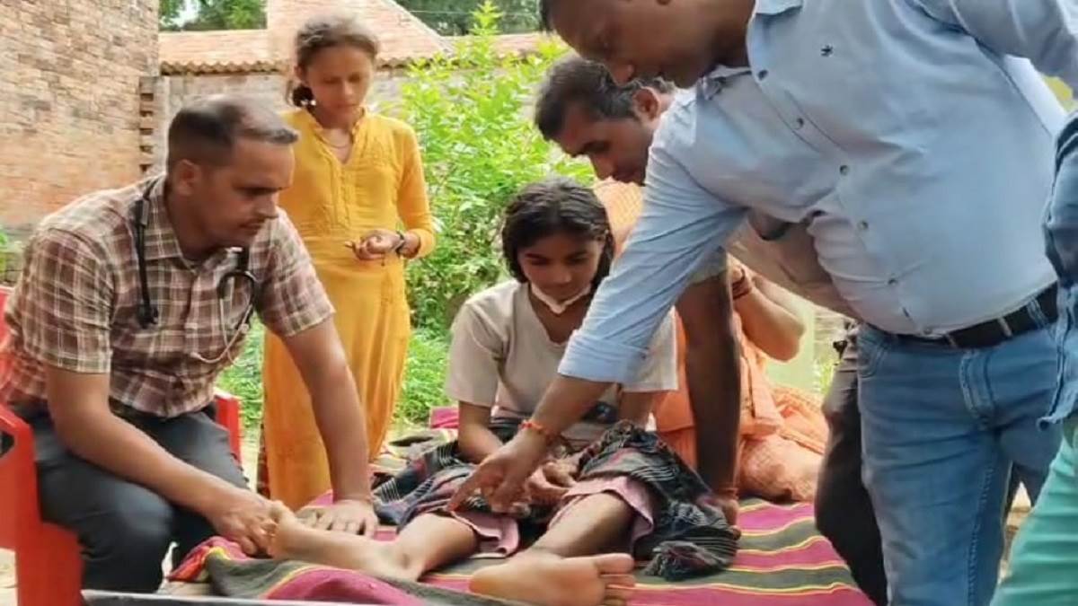 https://www.jagranimages.com/images/newimg/01092025/01_09_2025-kaushambi_snake_bite_case_24032226.jpg