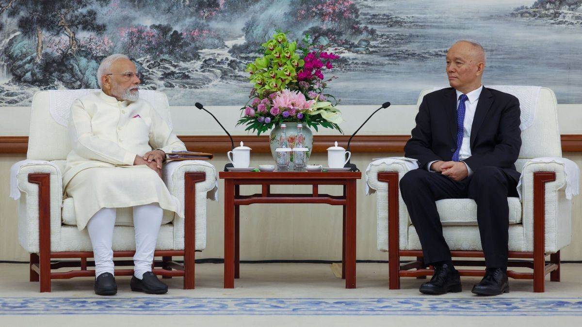 https://www.jagranimages.com/images/newimg/01092025/01_09_2025-modi_meets_cai_qi_24031643.jpg