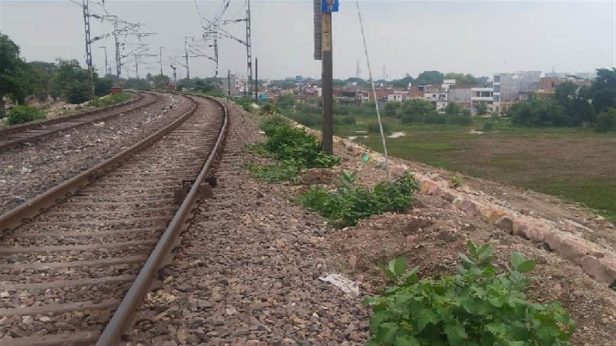 https://www.jagranimages.com/images/newimg/01092025/01_09_2025-railway-track_24032284_17153564.jpg