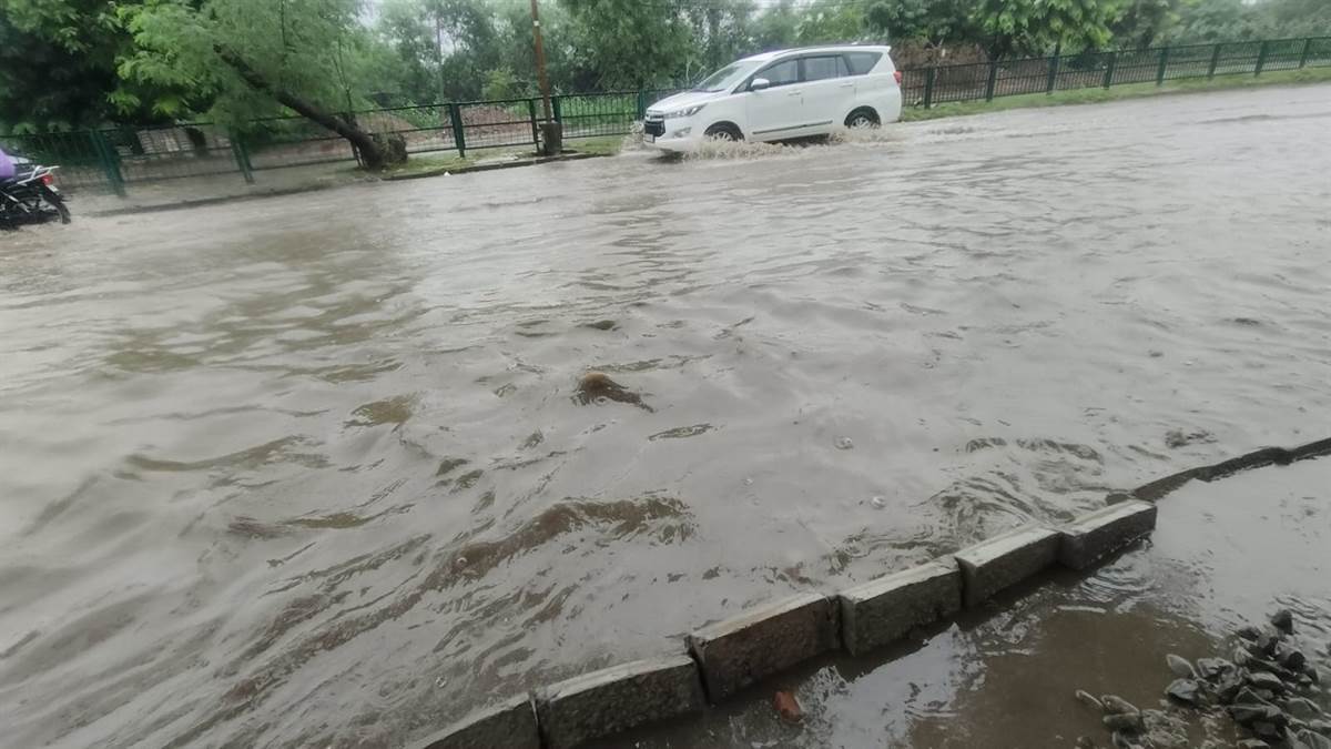 https://www.jagranimages.com/images/newimg/01092025/01_09_2025-rain1_24032237.jpg