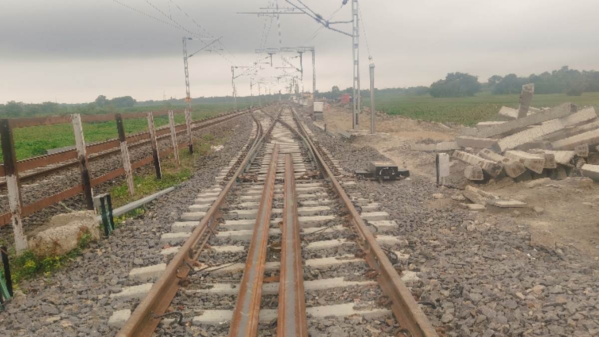 https://www.jagranimages.com/images/newimg/01092025/01_09_2025-supaul_rail_24032297.jpg