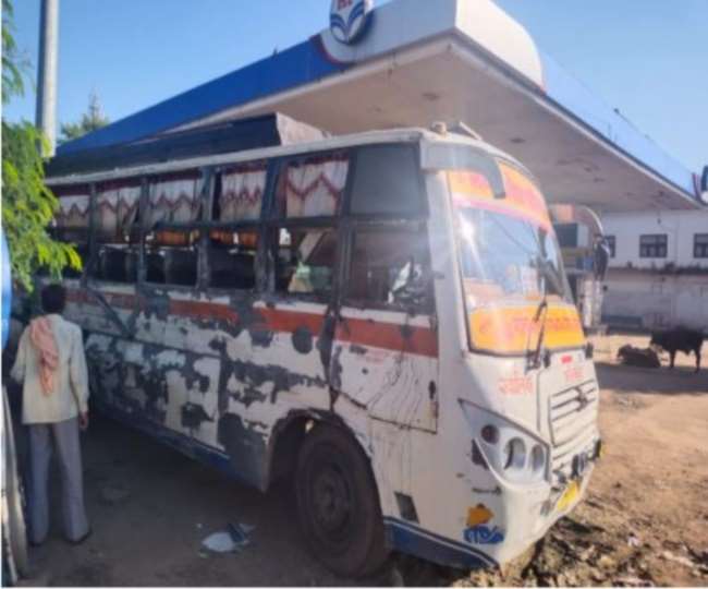 bus going from gwalior to bareilly crashes 7 passengers tragically died 15 injured