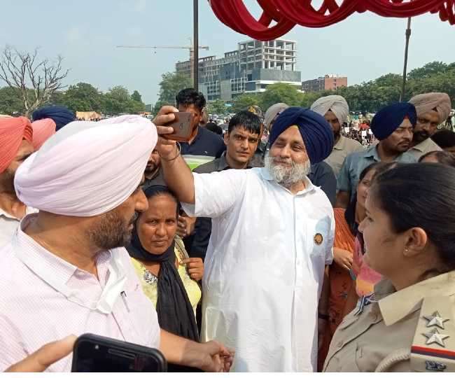 Sukhbir Badal Arrives