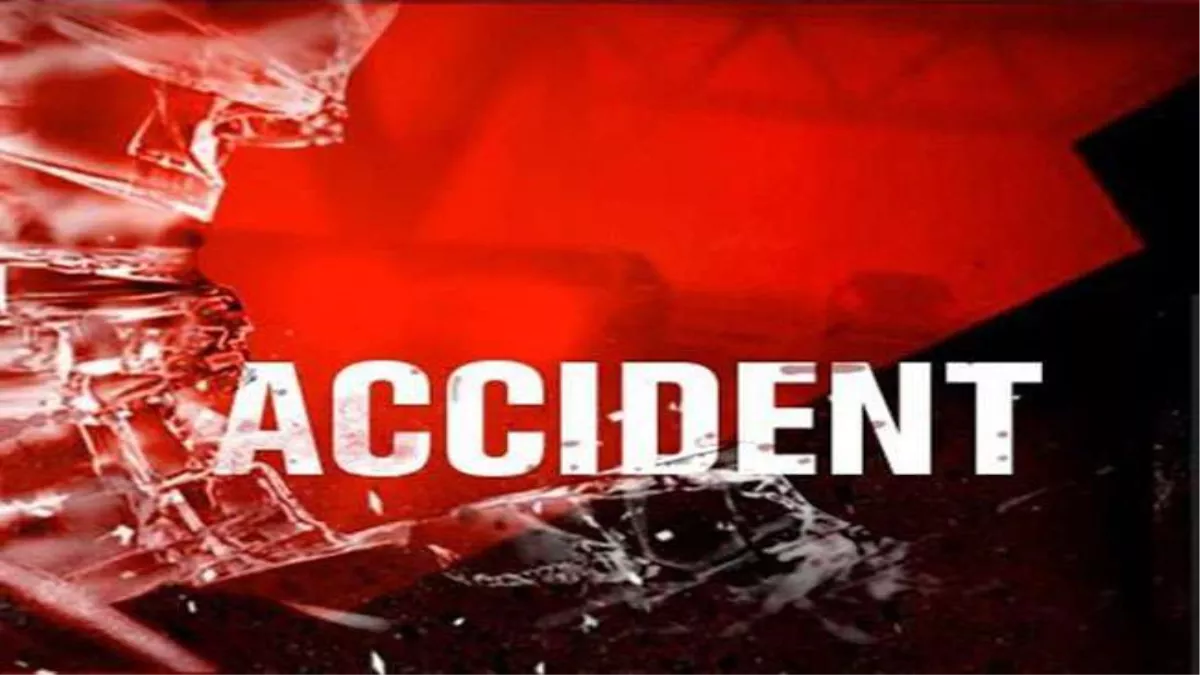 Road Accident: आमने-सामने टकरा गई दो तेज रफ्तार बाइक, एक युवक की मौत, तीन गंभीर, सरकारी अस्पताल में एडमिट