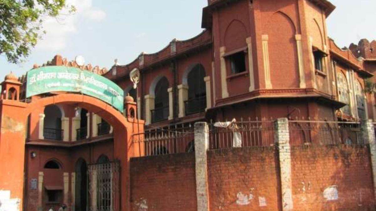 Agra University MBBS की कॉपियाें में गोलमाल, तत्कालीन परीक्षा नियंत्रक