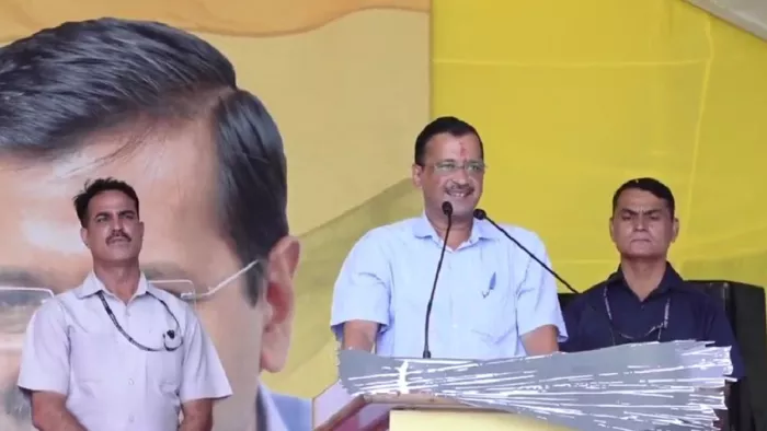 अरविंद केजरीवाल ने हर गांव में स्कूल और कच्छ में नर्मदा का पानी पहुंचाने का किया वादा। फोटो इंटरनेट मीडिया