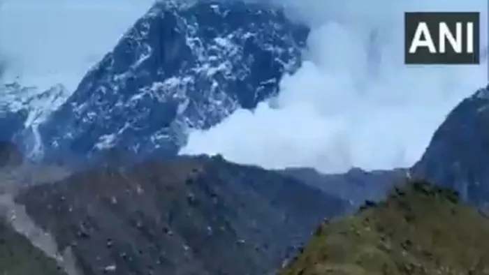 Avalanche In Kedarnath : काफी ऊंचाई पर हुआ हिमस्खलन। ANI