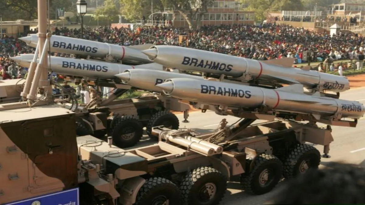 भारत की Weapon Diplomacy, इंडिया किन देशों को बेच रहा है हथ‍ियार, टाप-25 देशों में शामिल