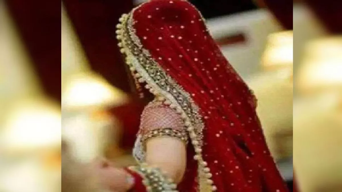Dehradun Crime News: शादीशुदा मुस्लिम महिला ने हिंदू धर्म अपनाकर एक हिंदू व्यक्ति से शादी की।