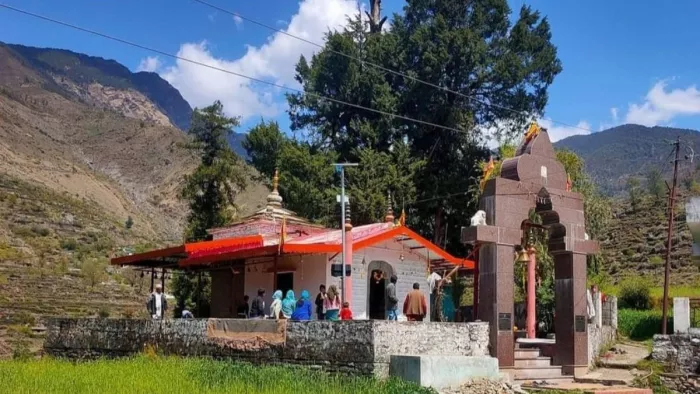 । Shardiya Navratri 2022: चमोली जिले के ब्लाक नंदानगर घाट के कुरूड़ गांव में सिद्धपीठ मां नंदा देवी मंदिर है।