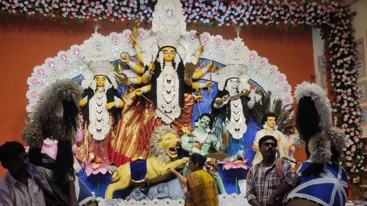 पटना के बंगाली अखाड़े में स्‍थापित मां दुर्गा की प्रतिमा। जागरण