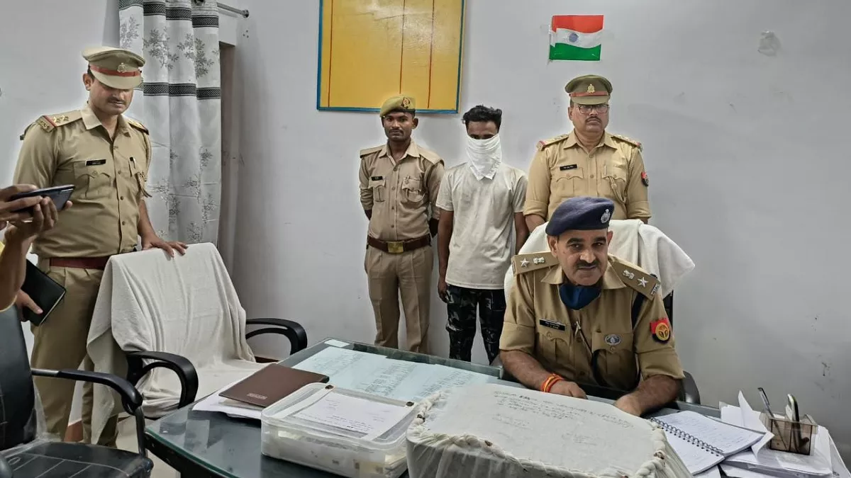 कानपुर आउटर पुलिस ने नकली नोट बनाने वाले पकड़े।