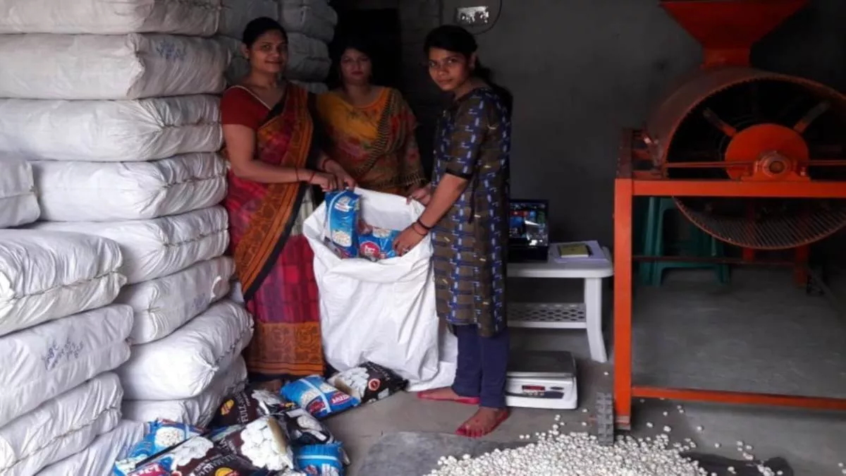 कालीन की नगरी में मखाने ने खोला खजाना, हर महीने नीलम 30 लाख रुपये का कर रही व्यापार