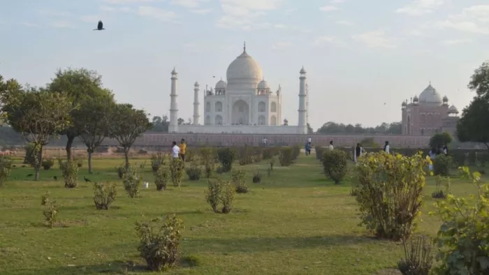 Tajmahal: मेहताब बाग से ताजमहल देख सकते हैं।