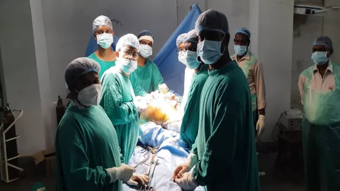 Jamshedpur News : एमजीएम में पहली बार हुई टोटल हिप रिप्लेसमेंट सर्जरी, निजी अस्पताल मांग रहे थे तीन लाख