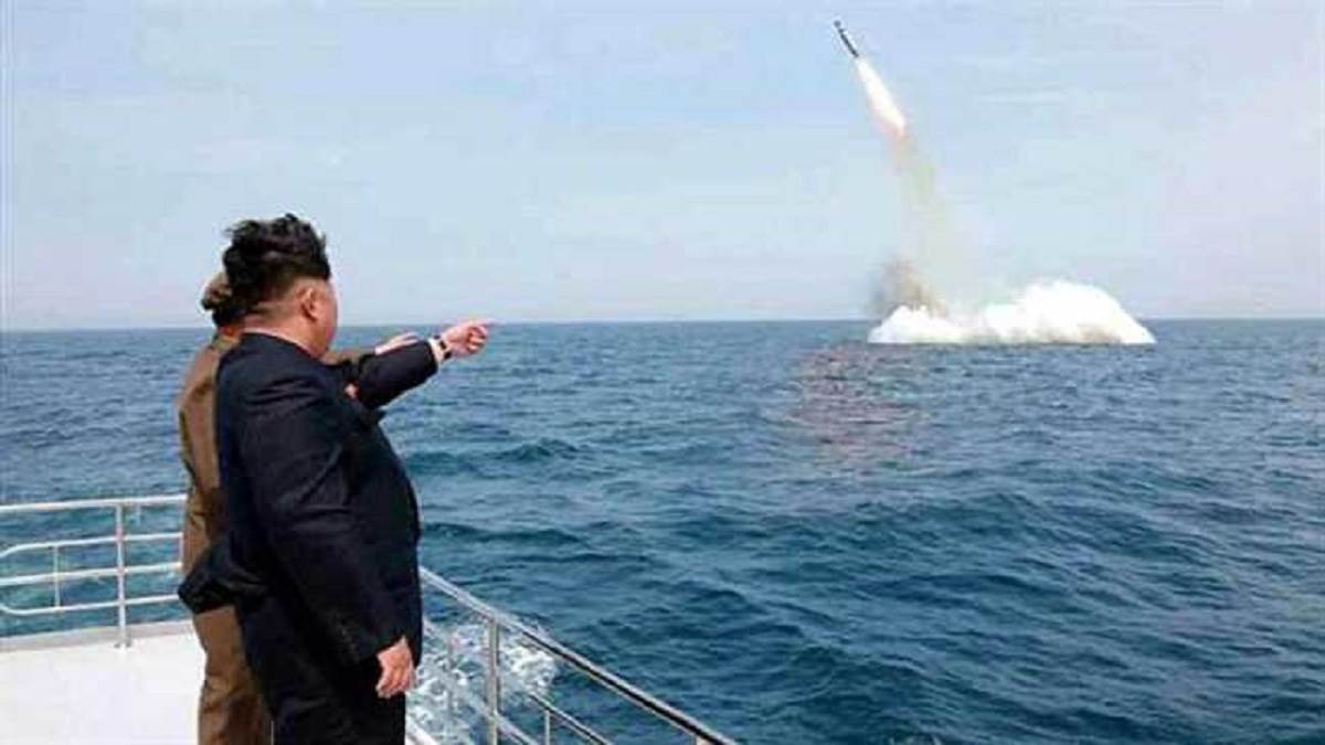 Ballistic Missile Test: उत्तर कोरिया ने फिर दागी बैलिस्टिक मिसाइल, अमेरिका  की चेतावनी को किया नजरअंदाज - North Korea fires ballistic missile again  ignores US Vice President warning