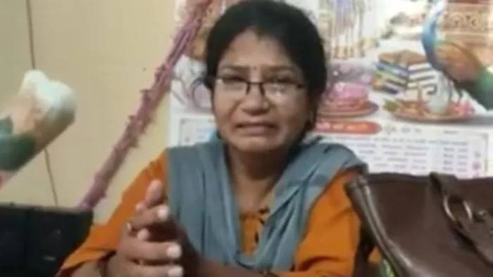 जाय हैरिस स्कूल की प्रधानाचार्य ममता दीक्षित के वायरल वीडियो का स्क्रीन शाट।
