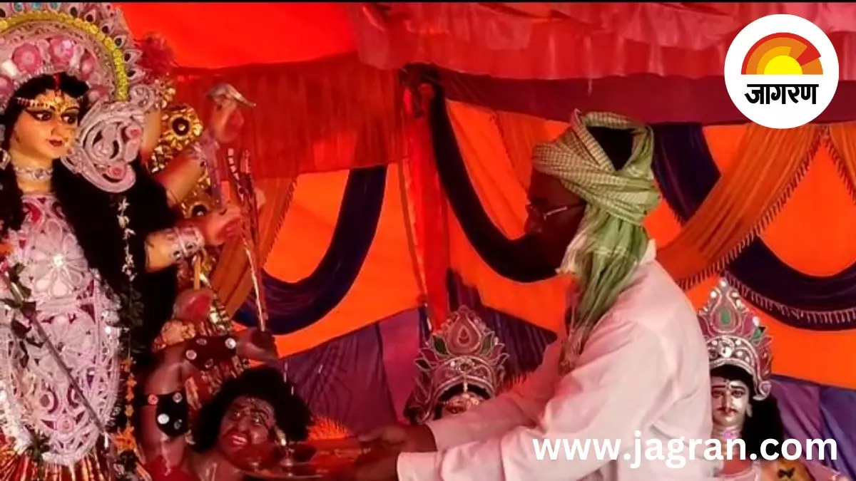 जौनपुर के अब्दुल अहमद हर वर्ष स्थापित करते हैं देवी दुर्गा की प्रतिमा, चौंकाती है उनकी दास्‍तान