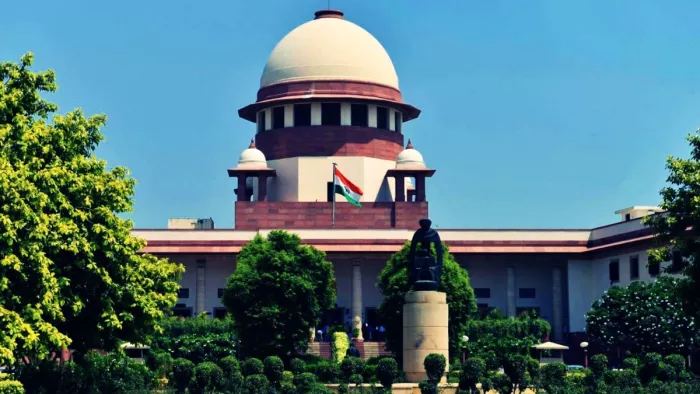 संविधान की प्रस्तावना को सार्वजनिक स्थानों पर स्थानीय भाषाओं में प्रदर्शित करने का निर्देश देने की मांग खारिज..