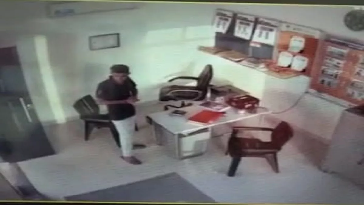 आदमपुर से पूर्व विधायक कुलबीर बेनीवाल के पेट्रोलपंप पर चोरी, पूरी वारदात CCTV कैमरे में रिकार्ड