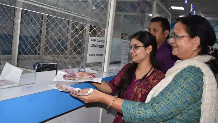 शाहजहांपुर के बैंकों में जमा हुए दो हजार के नोट, 43 हजार के पार पहुंची संख्या