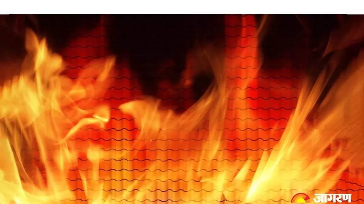 https://www.jagranimages.com/images/newimg/01102023/01_10_2023-fire_23544732.jpg