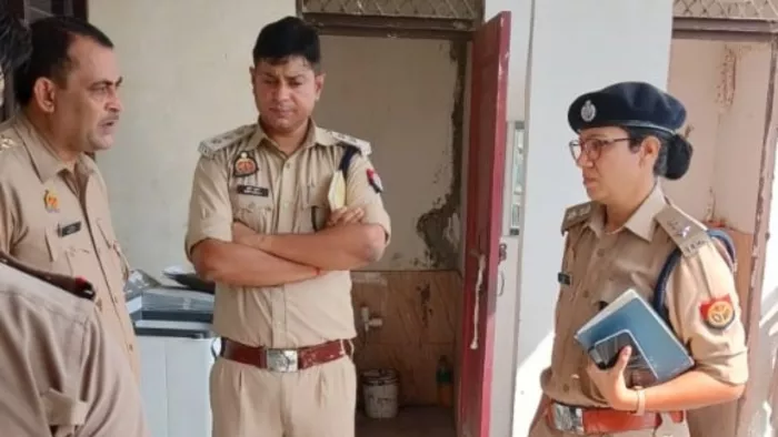 ग्रेटर नोएडा में बदमाशों ने घर में घुसकर बेरहमी से की युवती की हत्या।