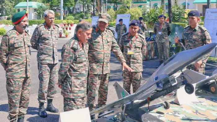मिलकर सुरक्षा चुनौतियों का सामना करने की रणनीति पर काम कर रही सशस्त्र सेनाएं