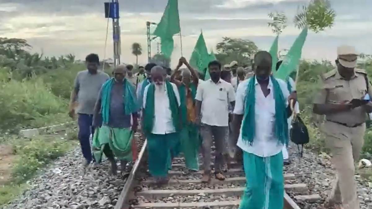 https://www.jagranimages.com/images/newimg/01102023/01_10_2023-kaveri_nadi_protest_23544518.jpg