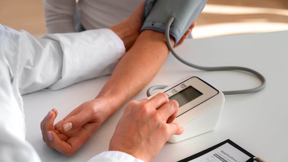 https://www.jagranimages.com/images/newimg/01102023/01_10_2023-low_blood_pressure_home_remedies_f_23544215.jpg