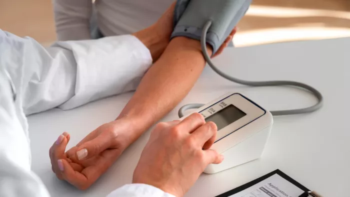 Remedies for Low BP: लो ब्लड प्रेशर होने पर करें ये उपाय