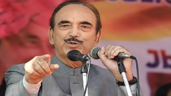 श्रीनगर में गुलाम नबी आजाद ने जनता को किया संबोधित (फाइल फोटो)