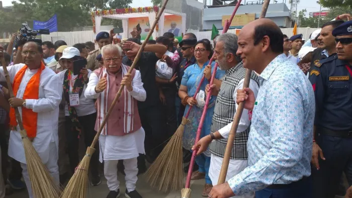 मुख्यमंत्री मनोहर लाल और केंद्रीय राज्य मंत्री कृष्णपाल ने स्वच्छता ही सेवा अभियान का किया शुभारंभ