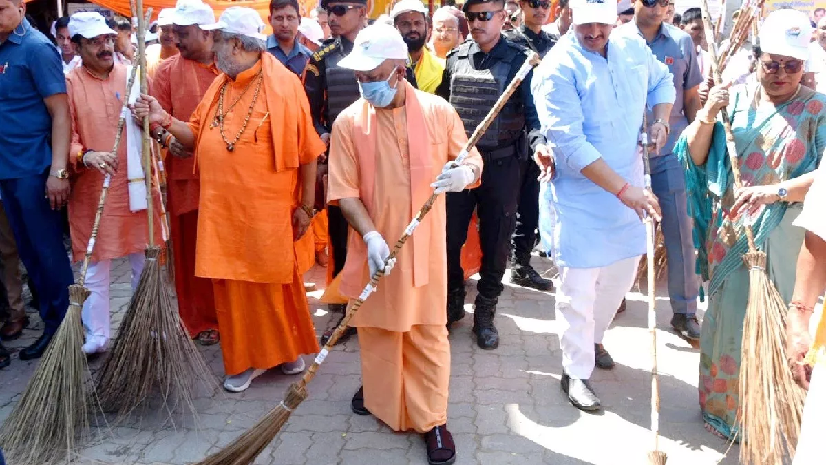 Big Announcement- यूपी के सीएम योगी आदित्यनाथ का बड़ा ऐलान- सफाई कर्मियों को देंगे न्यूनतम वेतन की गारंटी