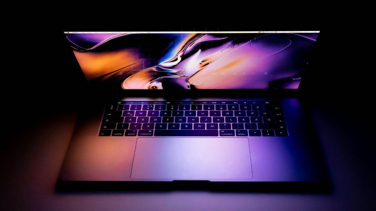 https://www.jagranimages.com/images/newimg/01102024/01_10_2024-apple_m4_macbook_pro_23807506.jpg