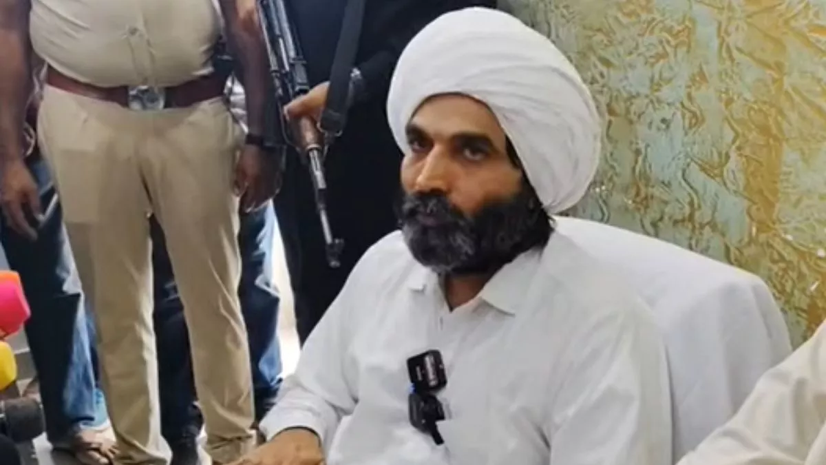 डेरा जगमालवाली की गद्दी को लेकर फिर विवाद, अवैध हथियार होने का दावा; बीरेंद्र ढिल्लों के खिलाफ कार्रवाई की मांग