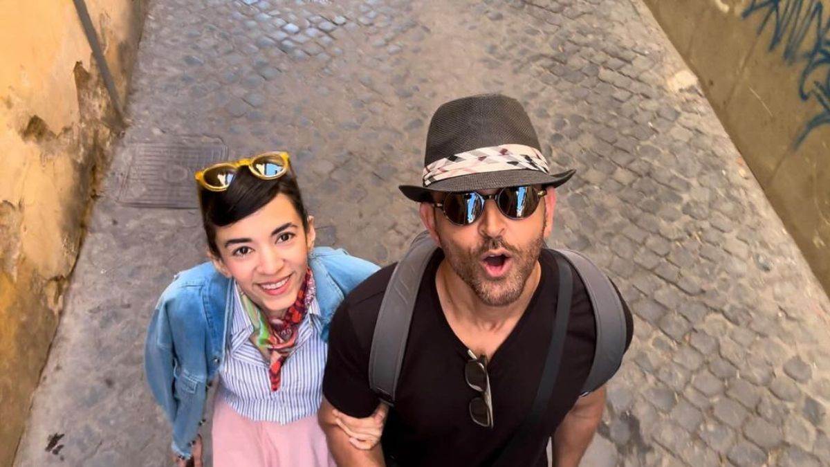 https://www.jagranimages.com/images/newimg/01102024/01_10_2024-hrithik_roshan_saba_azad_23808004.jpg