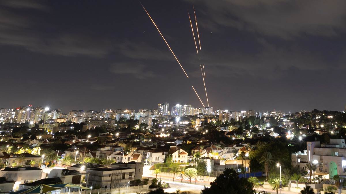 https://www.jagranimages.com/images/newimg/01102024/01_10_2024-iran_attack_on_israel_latest_news_23808131_22552222.jpg