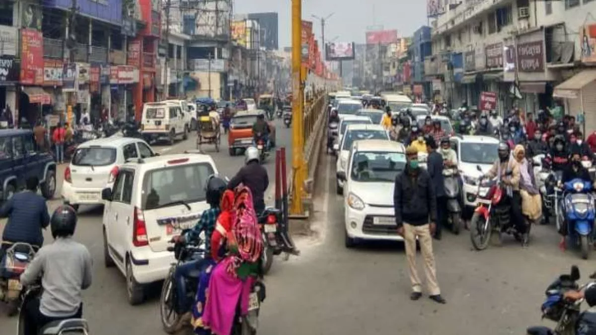 गोरखपुर में यातायात नियमों का उल्लंघन करने पर 709 वाहनों का चालान, वसूला  जुर्माना; आगे भी जारी रहेगा अभियान - 709 vehicles were challaned for  violating traffic rules in ...