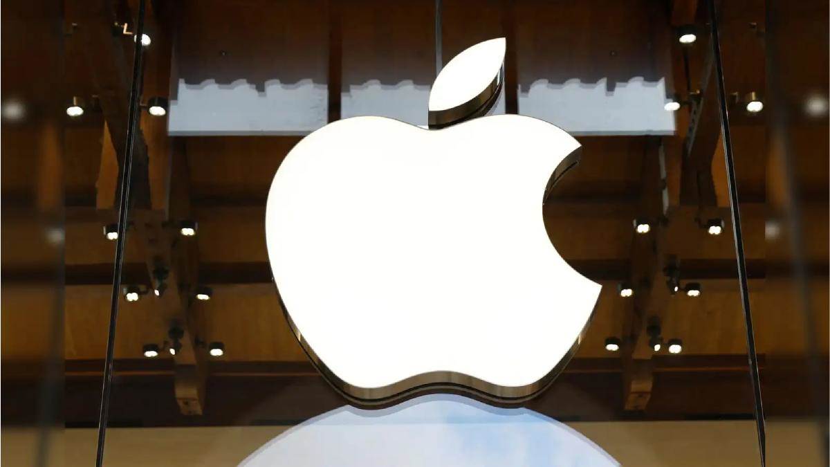 apple store manager faces discrimination lawsuit over jewish employee treatment