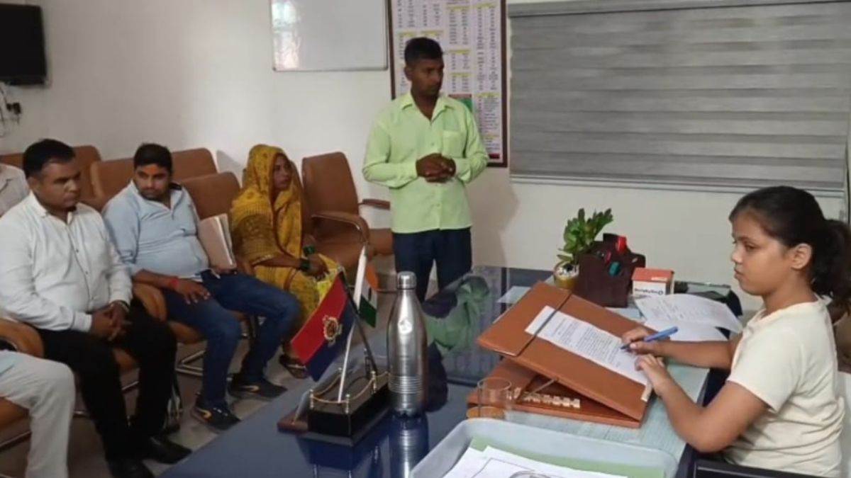 agra student avani katara becomes oneday dcp solving public grievances