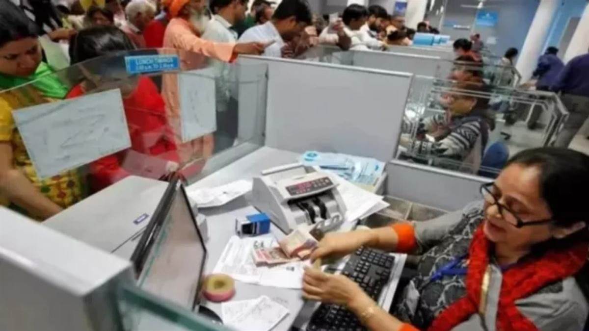 small note shortage worries customers in dehradun banks