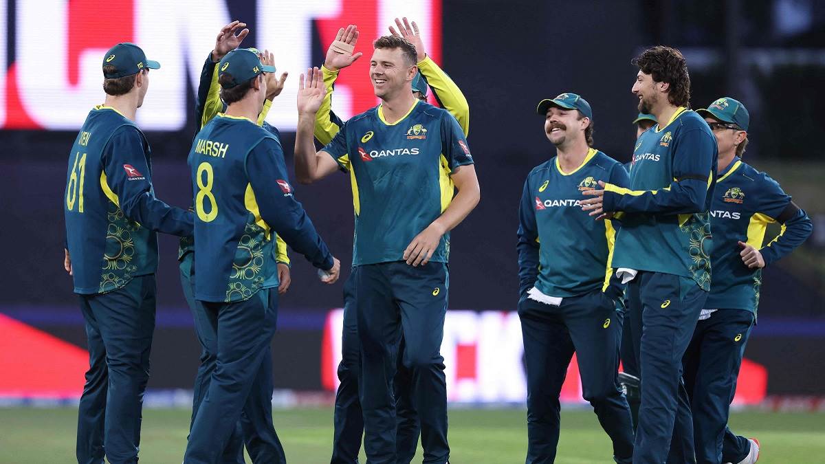 nz vs aus australian team wearing black armband against new zealand in 1st t20i alex carey