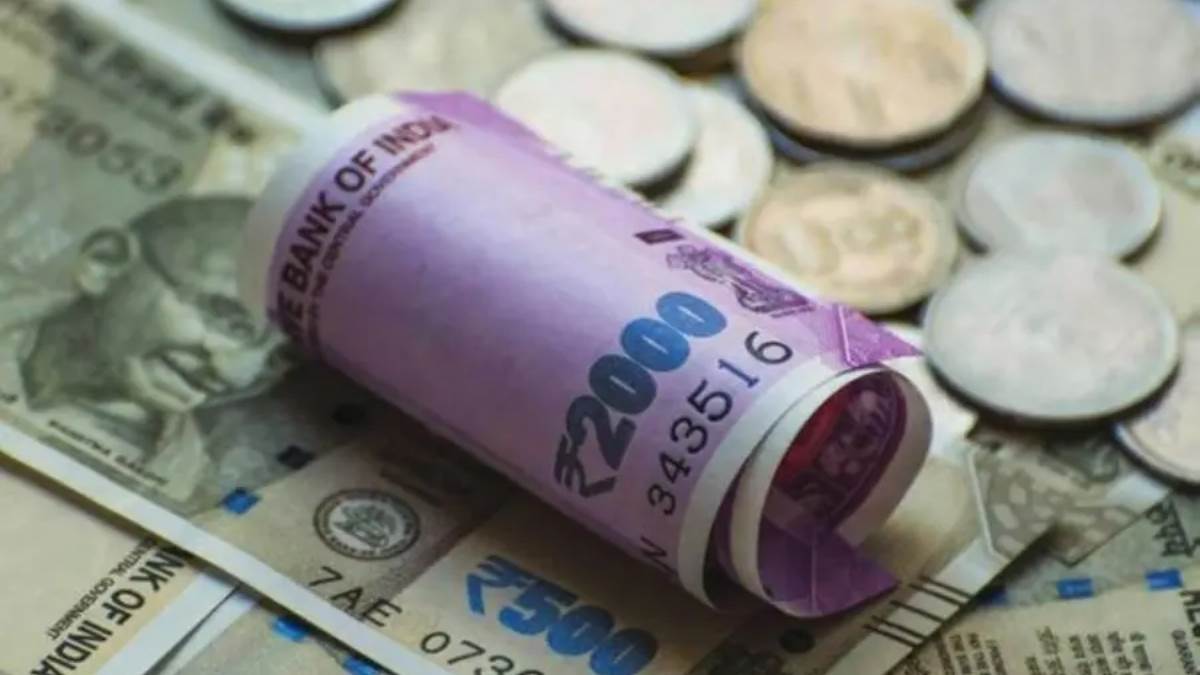 central govt hikes dearness allowance for employees pensioners